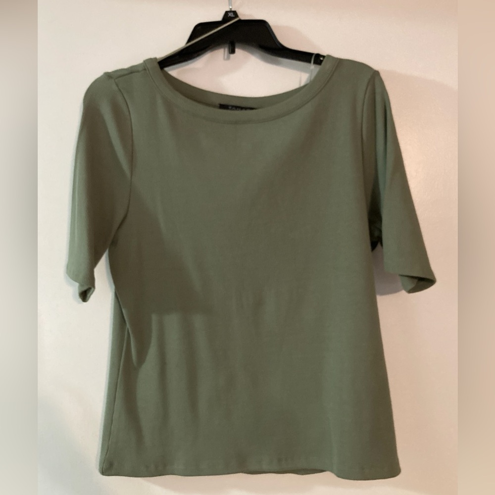 Woman’s Tahari tshirt top, soft beautiful material, size XL, green/sage NWT